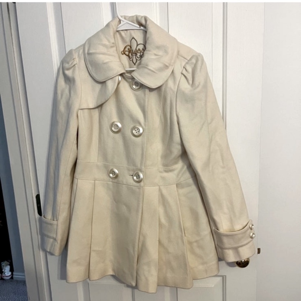 This is a Guess jacket perfect for any occasion and it’s a large jacket.